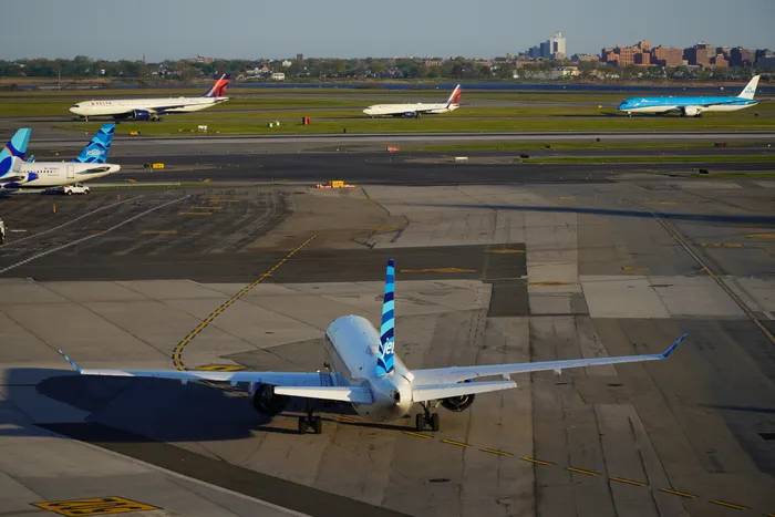 Aviation — A7R00253
